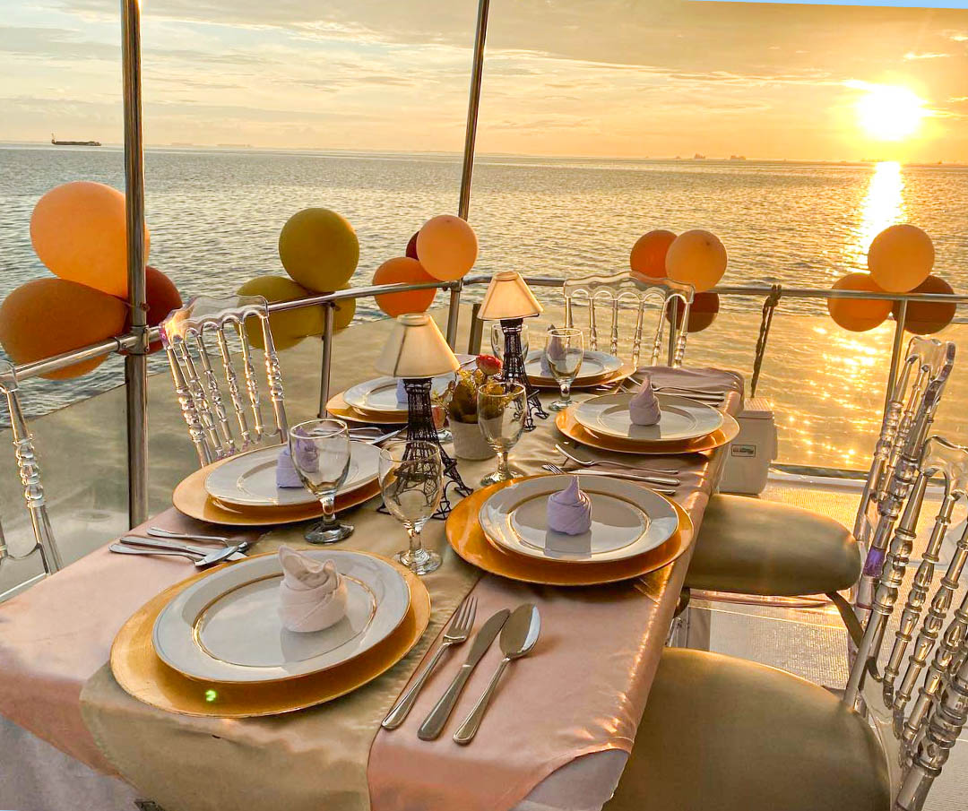 yacht rental dinner
